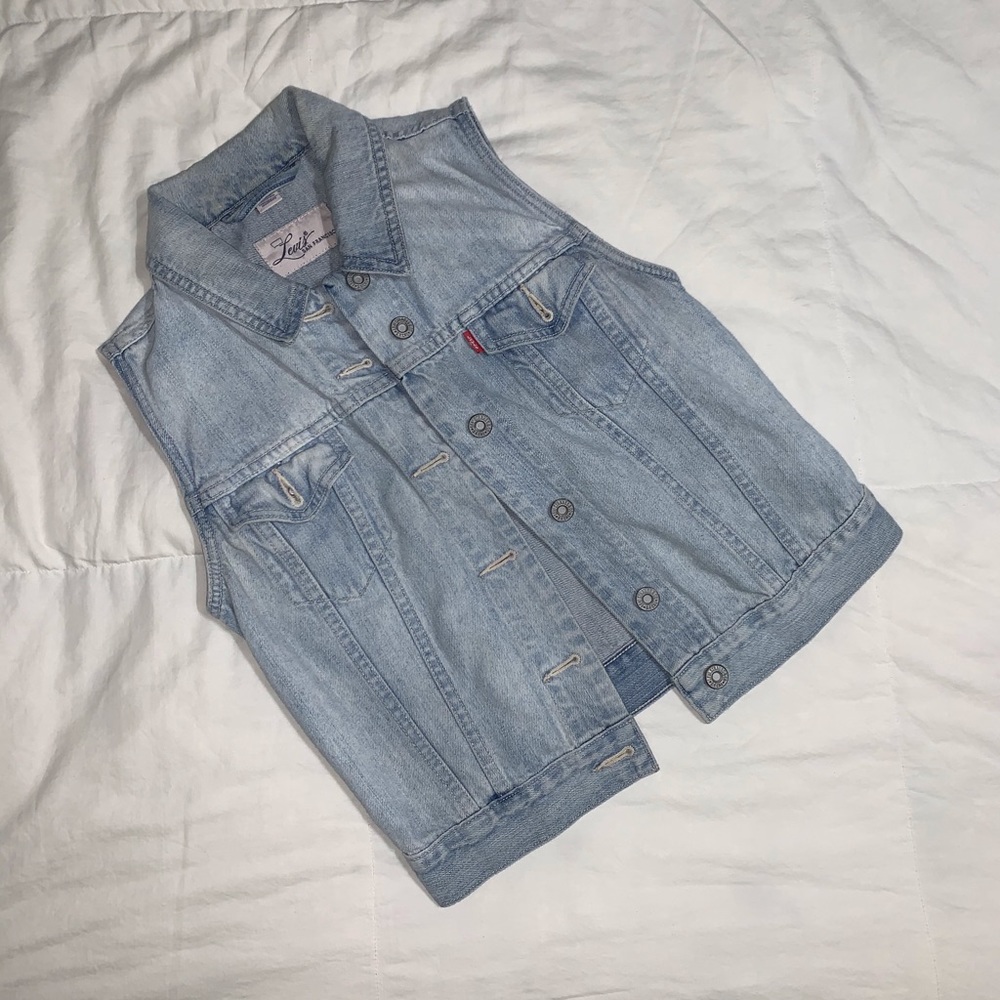 • Levi’s • Denim Vest • Small